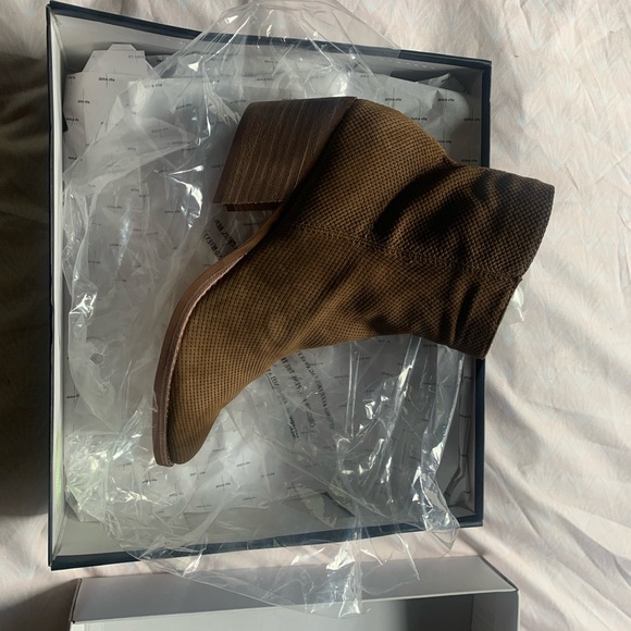 Dolce Vita Asha booties in 8.5 - Picture 3 of 4